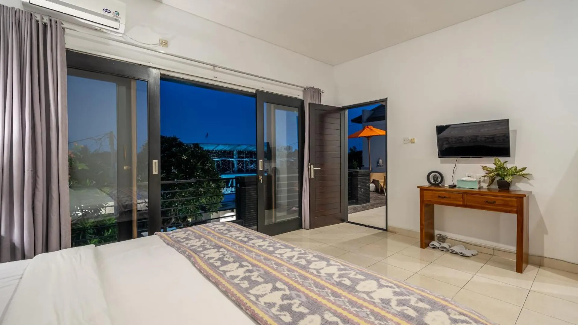 Sunbeji - Seminyak Amazing Rooftop - Private Huge Pool- Ps5 Indonesien