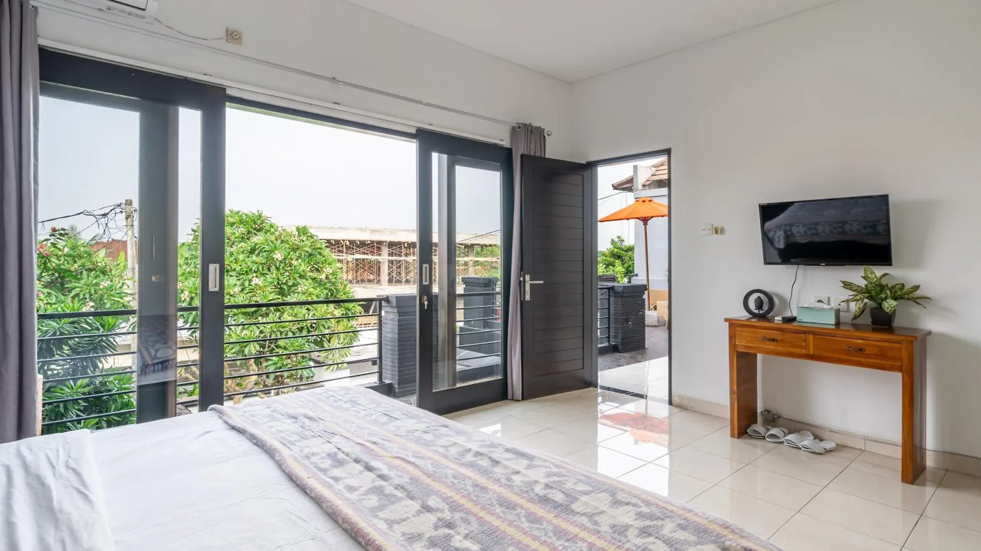 Sunbeji - Seminyak Amazing Rooftop - Private Huge Pool- Ps5 Villa