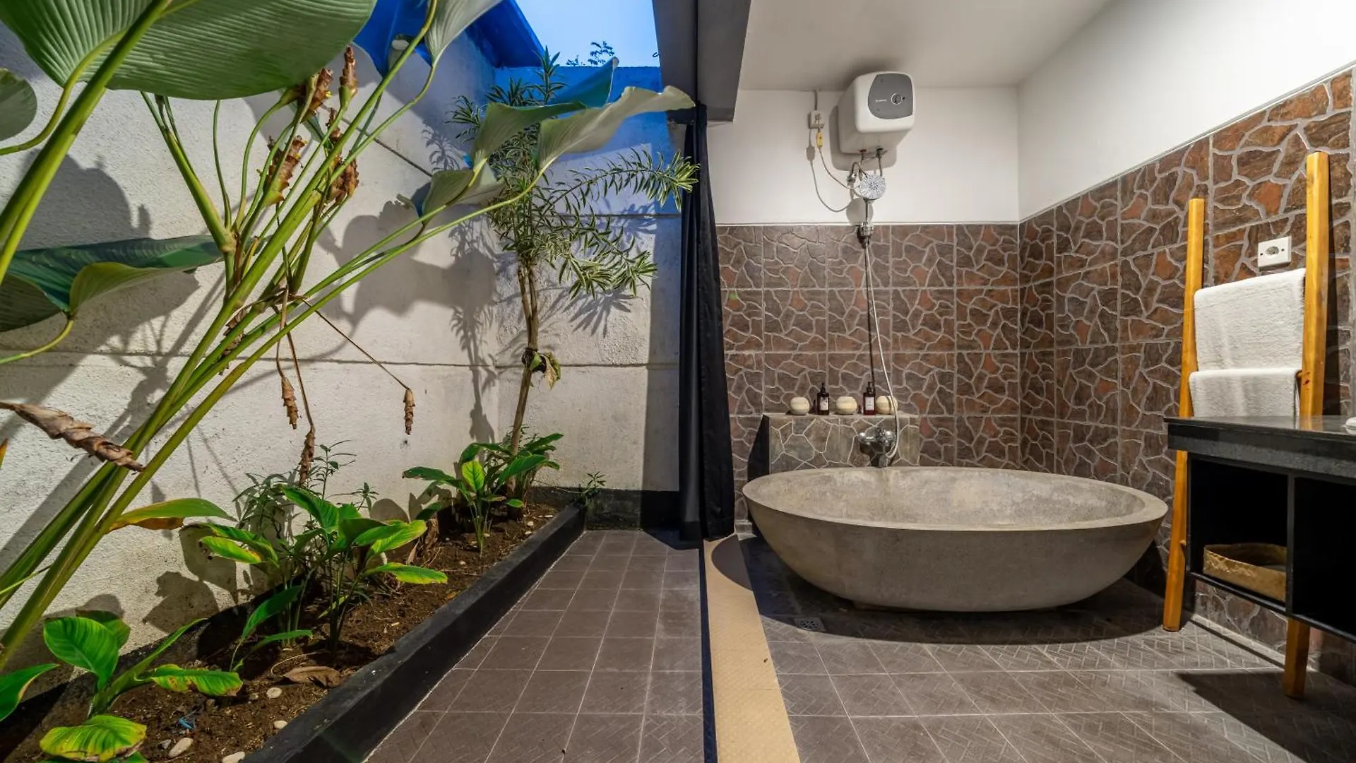 Sunbeji - Seminyak Amazing Rooftop - Private Huge Pool- Ps5 0*,